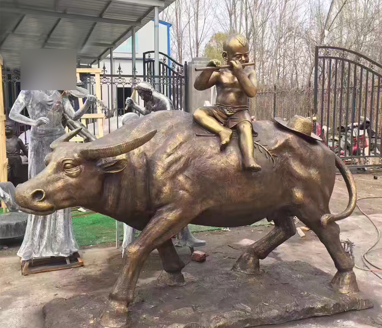吹笛子的牧童牛公园景观铜雕图片
