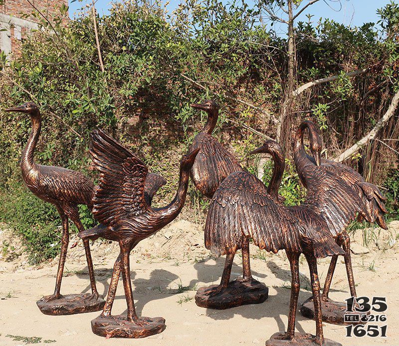 公园动物仙鹤铜雕图片