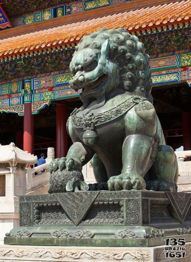 青铜故宫狮狮铜雕图片