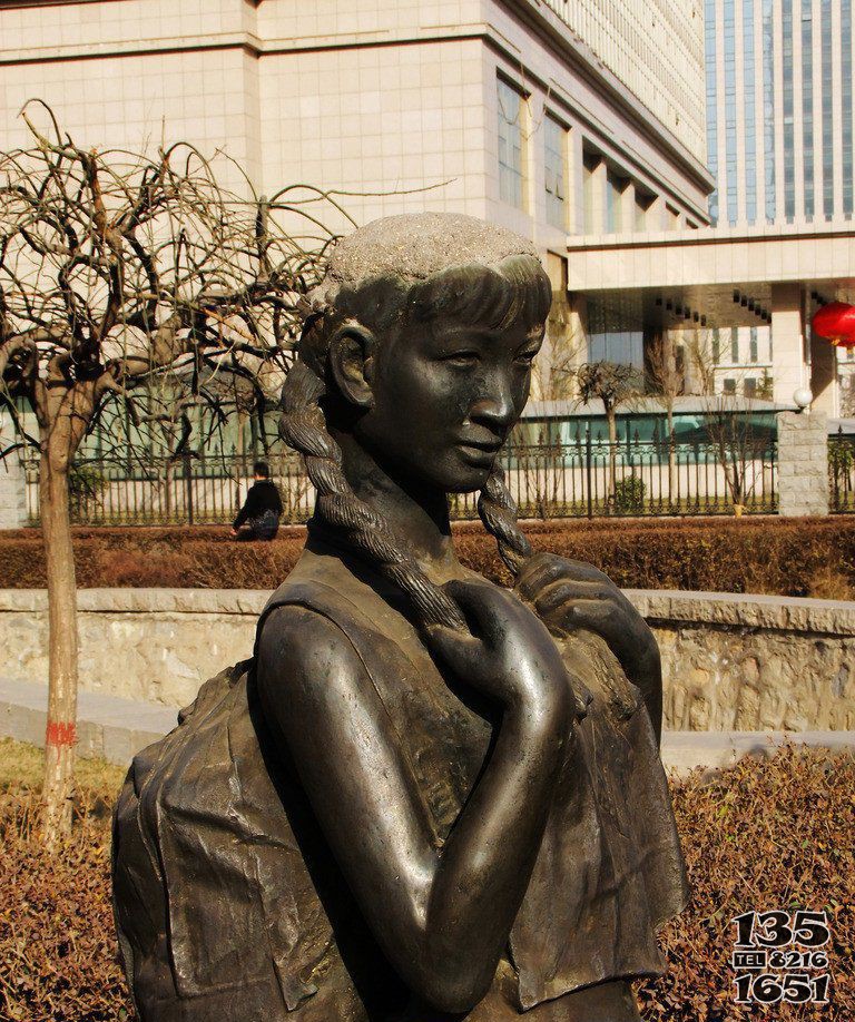 背书包的女孩公园人物铜雕图片
