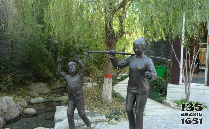 回家母子公园铜雕景观雕塑图片