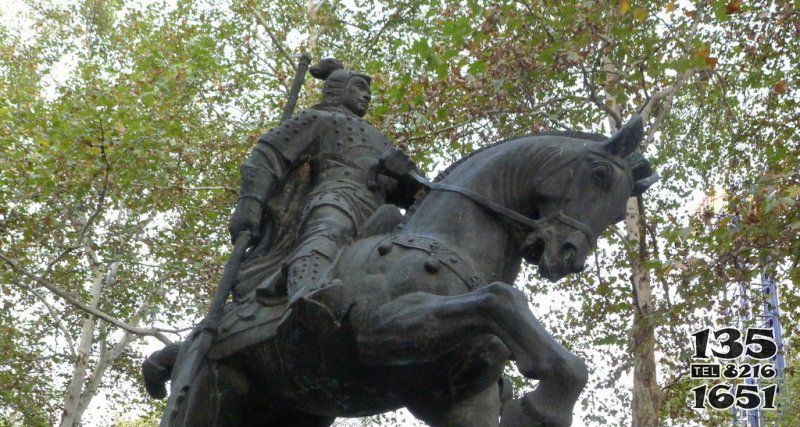 公园骑马的古代将军人物铜雕图片
