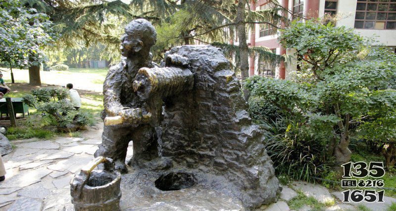 公园打井水的小男孩小品铜雕图片