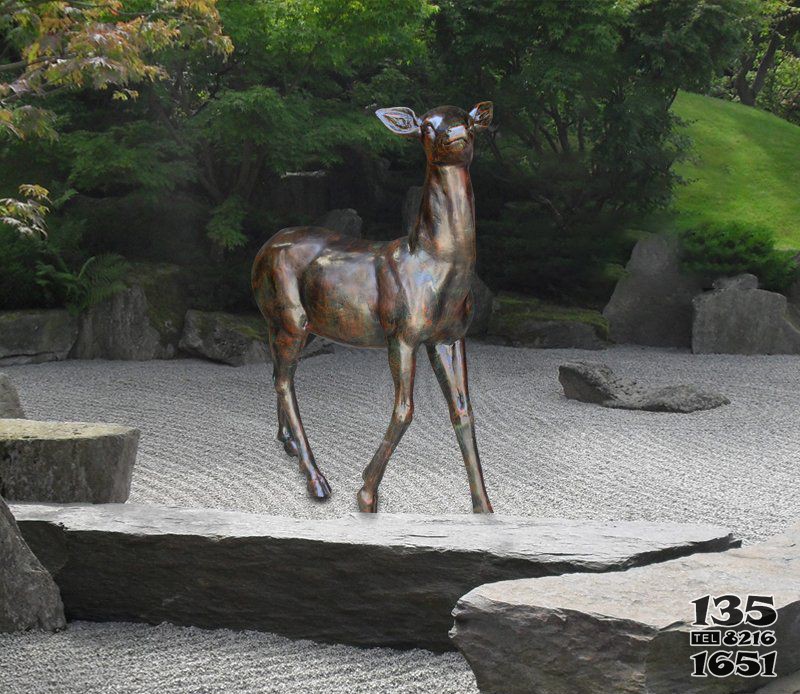 公园小鹿铜雕图片