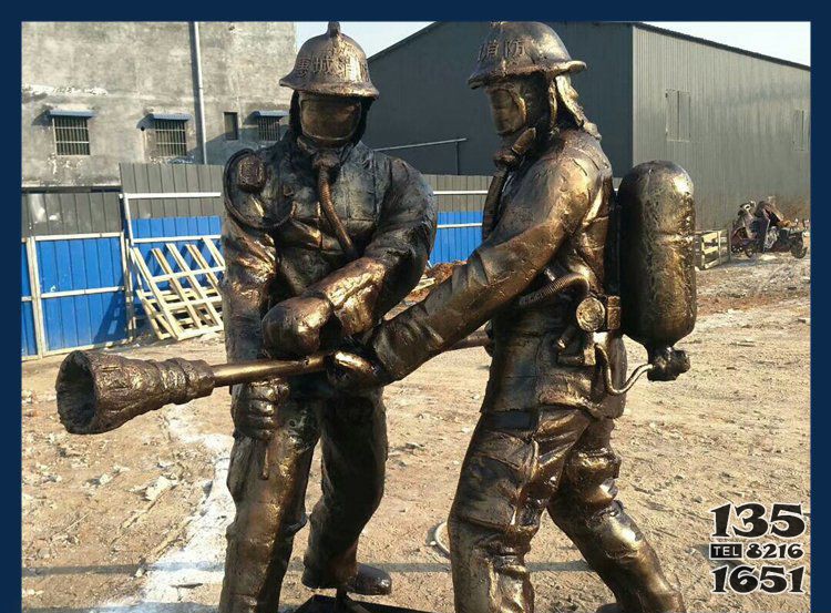 公园铜雕消防员灭火人物雕塑图片