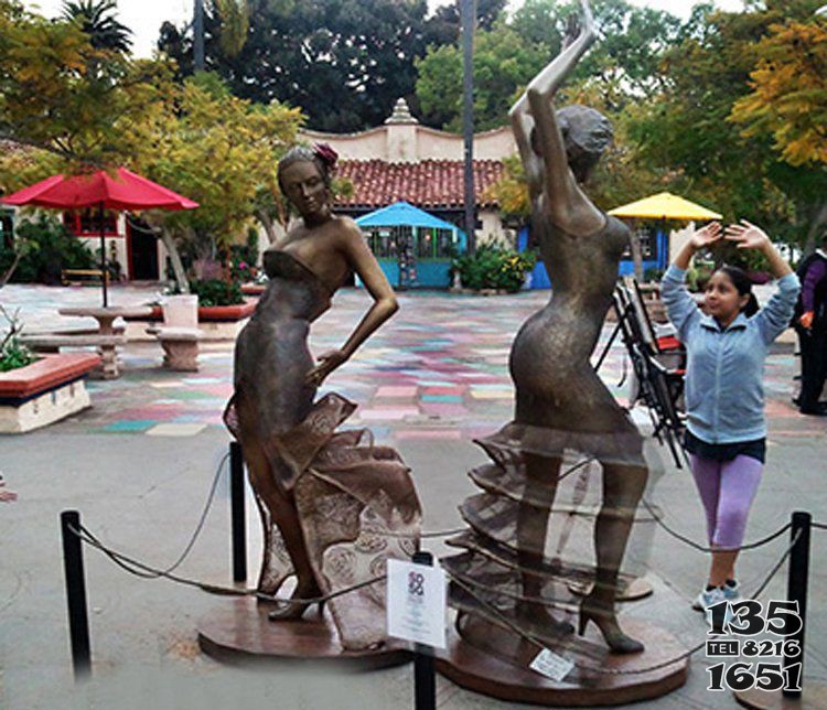 广场铜雕跳舞模特人物雕塑图片