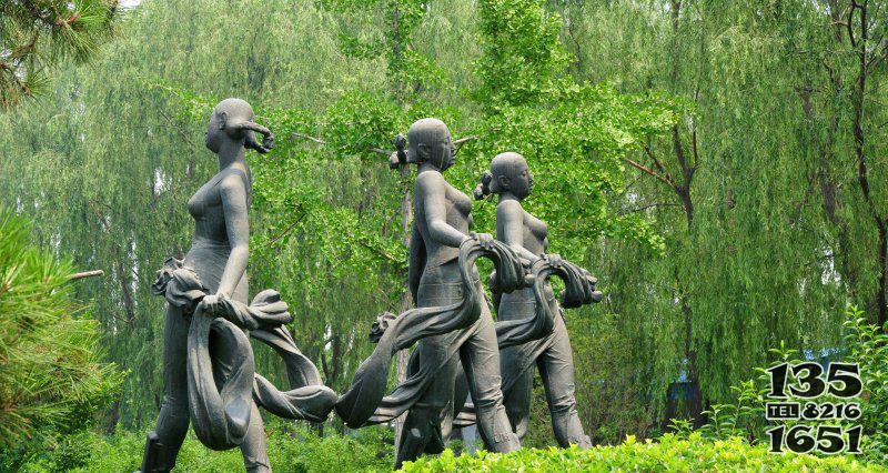 公园踩高跷的人物小品铜雕图片