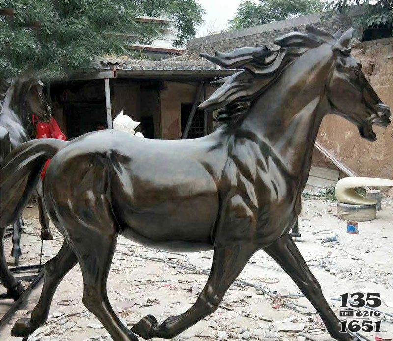 奔跑的马铜雕图片