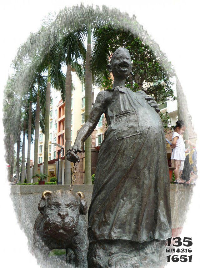 小区遛狗的孕妇人物景观铜雕图片