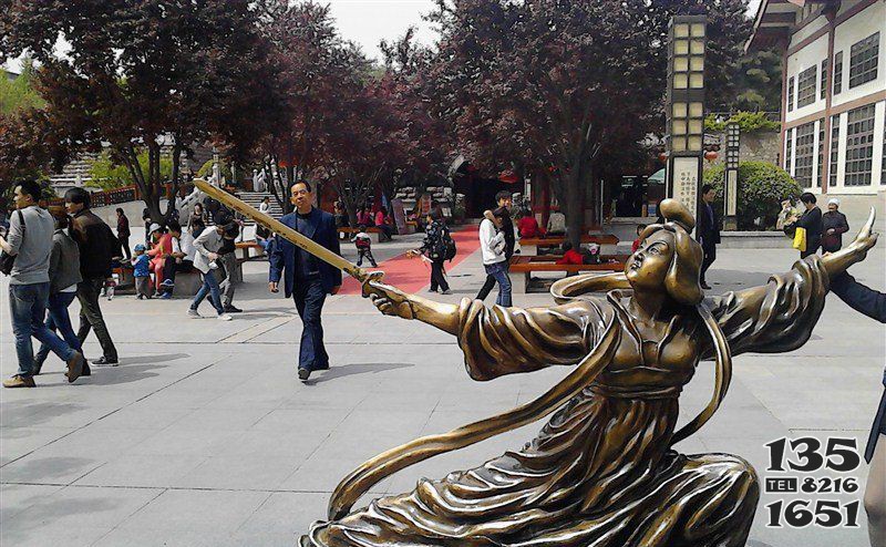 广场古代美女舞剑人物铜雕图片