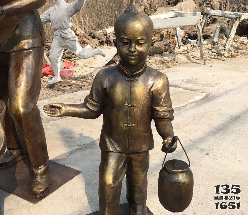 提灯笼的小男孩铜雕图片