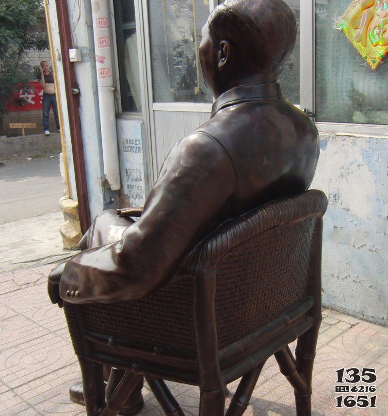 毛主席坐式伟人铜雕图片