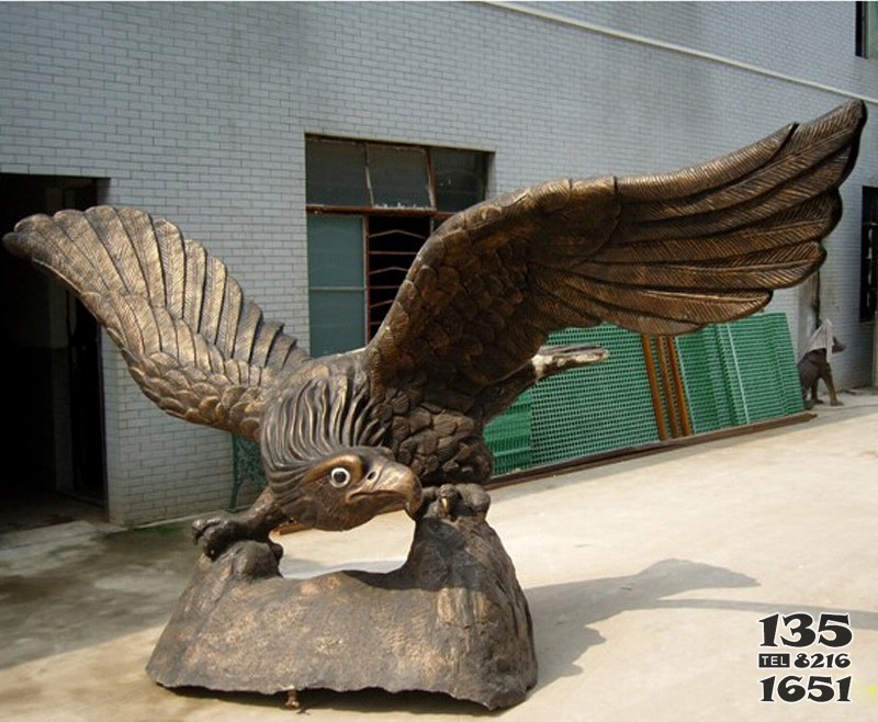 动物摆件铜雕雕塑定制大型老鹰仿铜雄鹰展翅摆件动物艺术品图片