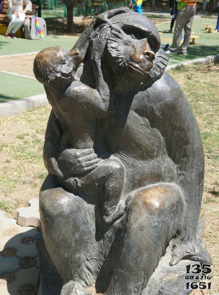 公园母子猿猴动物铜雕图片