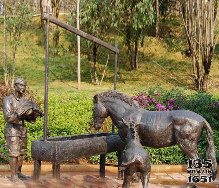 广场铜雕喂马动物雕塑图片