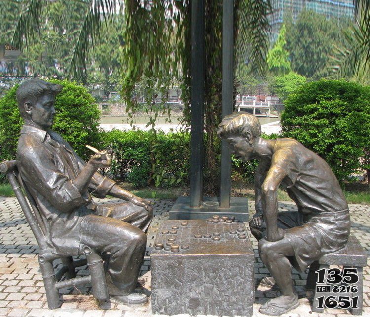 公园下象棋的人物铜雕图片
