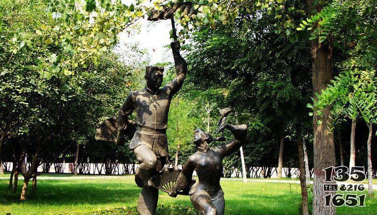 跳舞公园人物铜雕图片