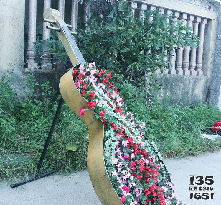 铜雕花园景观提琴图片