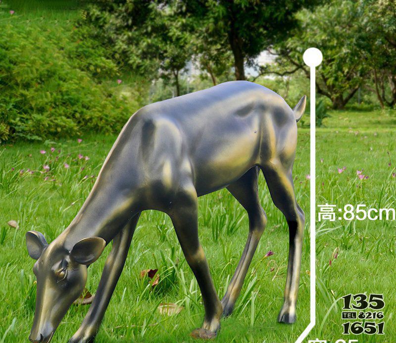 低头站姿母鹿铜雕图片
