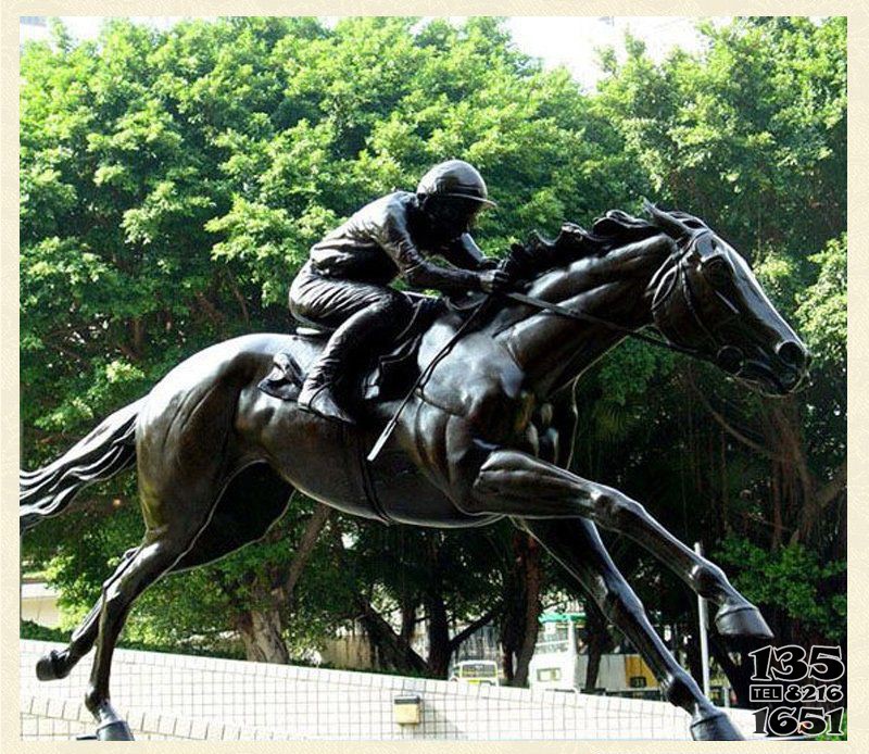 广场骑马景观铜雕图片