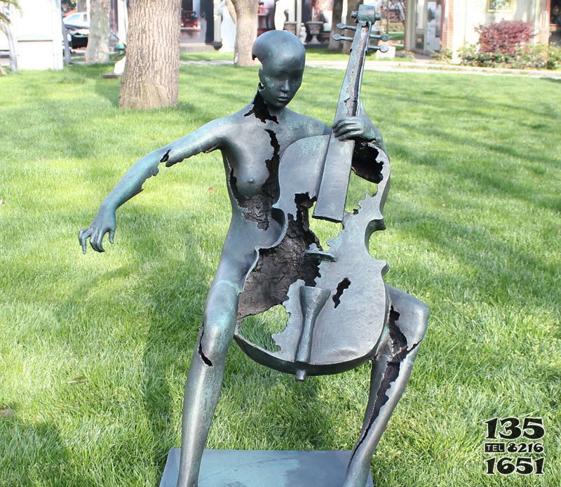拉大提琴的抽象铜雕图片