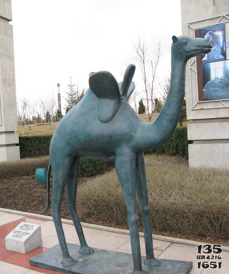 公园抽象骆驼动物铜雕图片