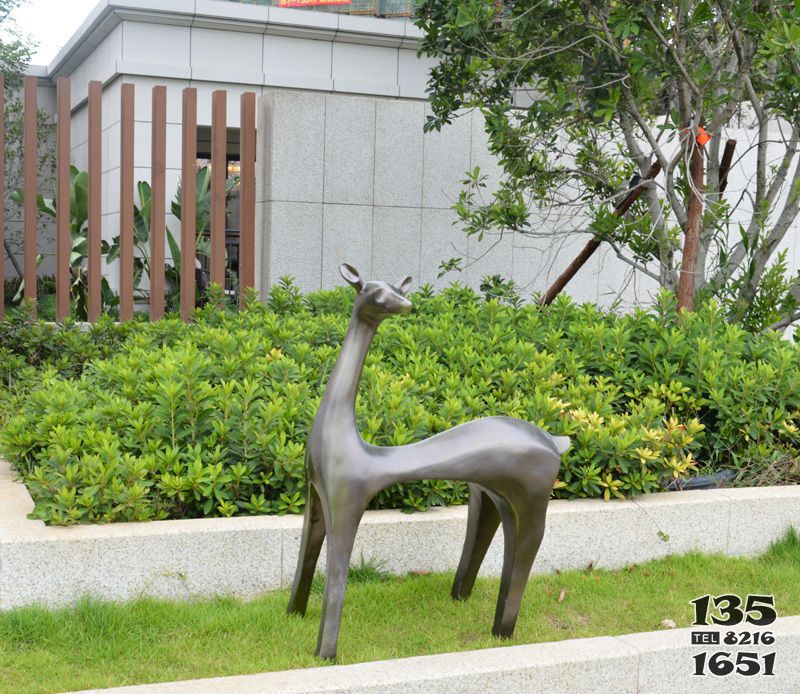 别墅抽象小鹿铜雕 图片