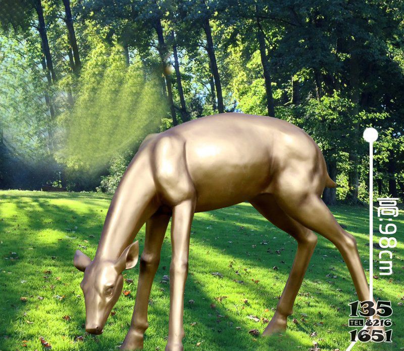 低头母鹿铜雕图片