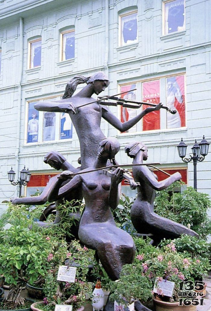 街边拉小提琴的人物景观铜雕图片