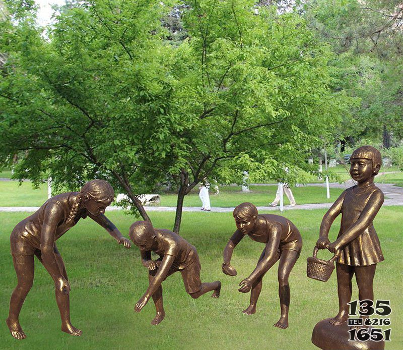 铜雕公园仿真玩耍人物雕塑图片